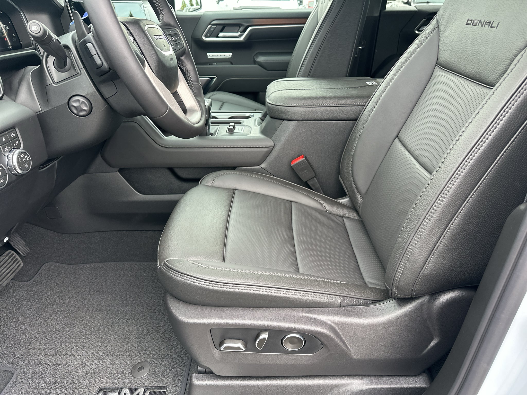 2026 GMC Sierra 1500 Denali - Photo 10
