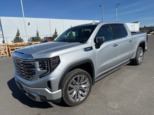 2022 GMC Sierra 4WD Crew Cab Short Box Denali's photo