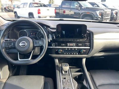 2022 Nissan Pathfinder SL