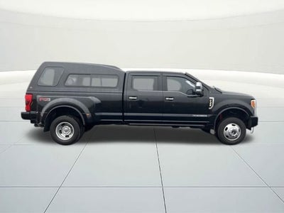 2017 Ford Super Duty F-350 DRW Lariat