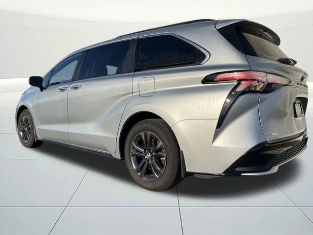 2024 Toyota Sienna LE