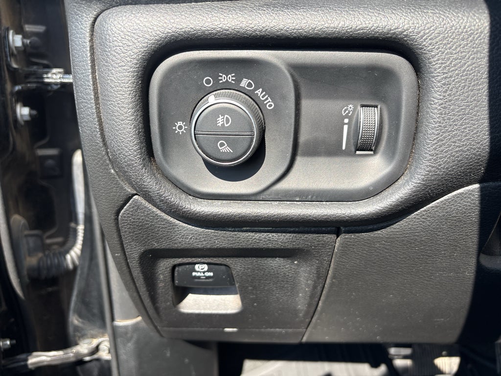 2021 RAM 1500 Big Horn Crew Cab 4x4 5'7' Box
