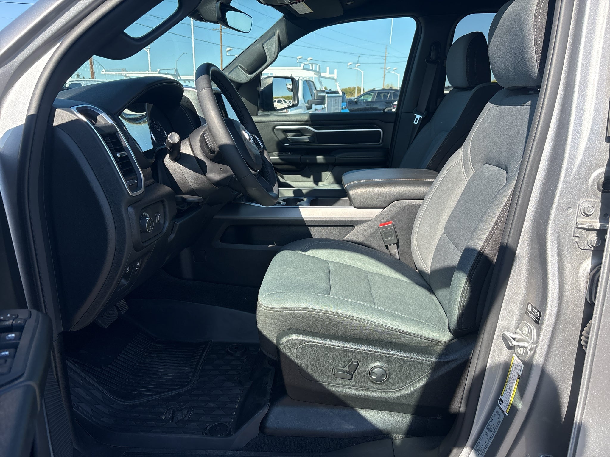 2025 RAM 1500 Big Horn Crew Cab 4x4 6'4' Box