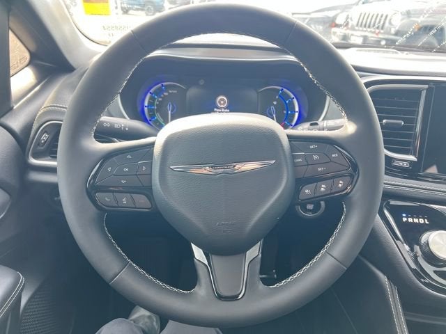 2025 Chrysler Pacifica Hybrid Premiuim S Appearance Package