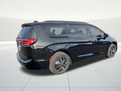 2025 Chrysler Pacifica Hybrid Premiuim S Appearance Package
