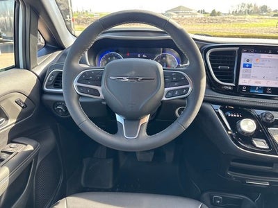 2026 Chrysler Pacifica Select AWD