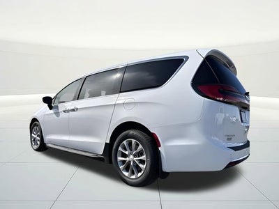 2026 Chrysler Pacifica Select AWD