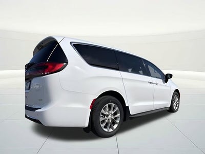 2026 Chrysler Pacifica Select AWD