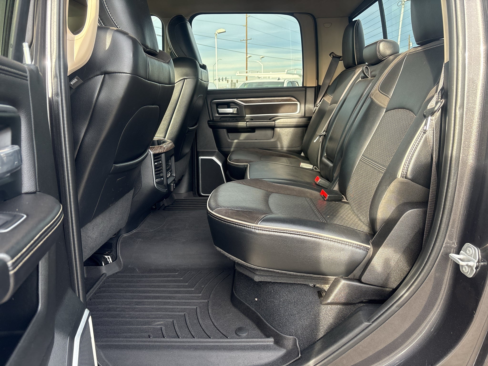 2020 RAM 2500 Laramie Crew Cab 4x4 6'4' Box