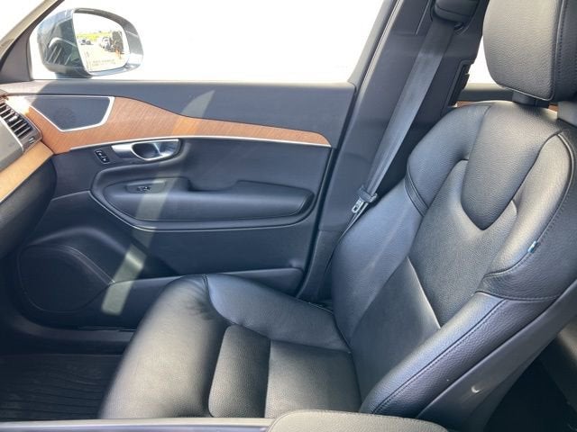 2021 Volvo XC90 T5 Momentum 7 Passenger