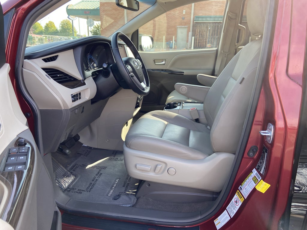 2017 Toyota Sienna XLE