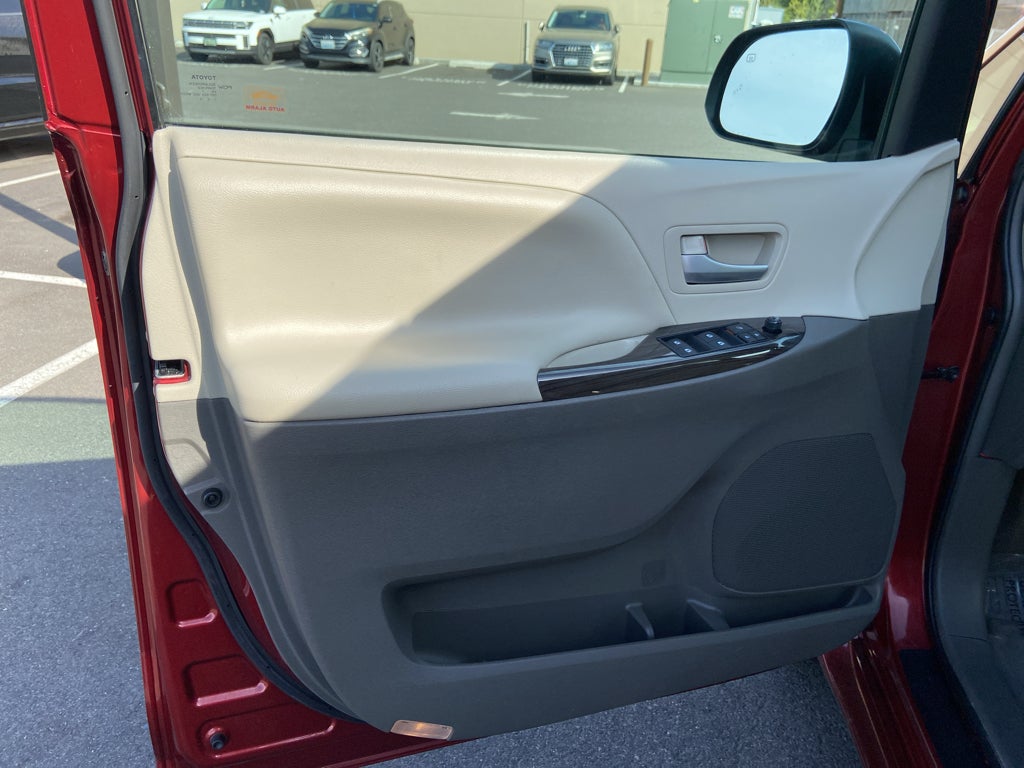 2017 Toyota Sienna XLE
