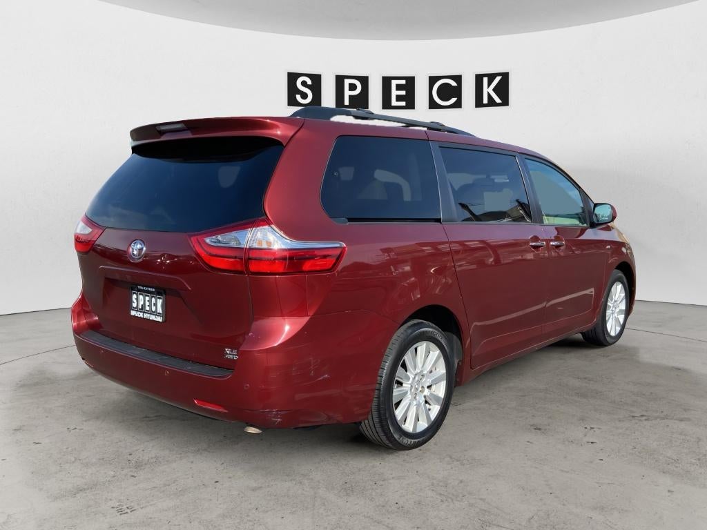 2017 Toyota Sienna XLE