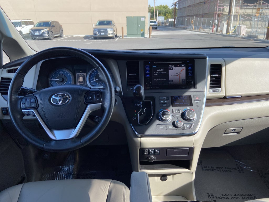 2017 Toyota Sienna XLE
