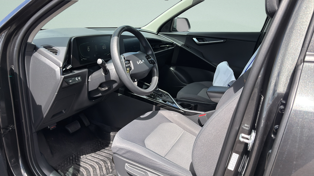 2023 Kia Niro LX