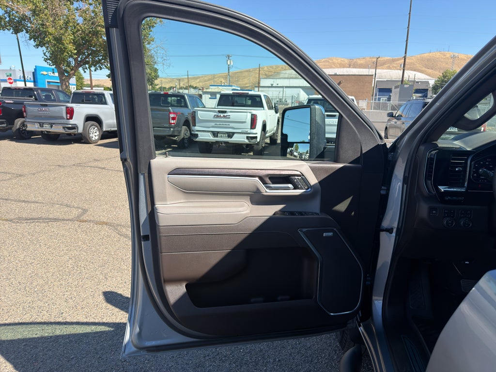 2025 Chevrolet Silverado LTZ