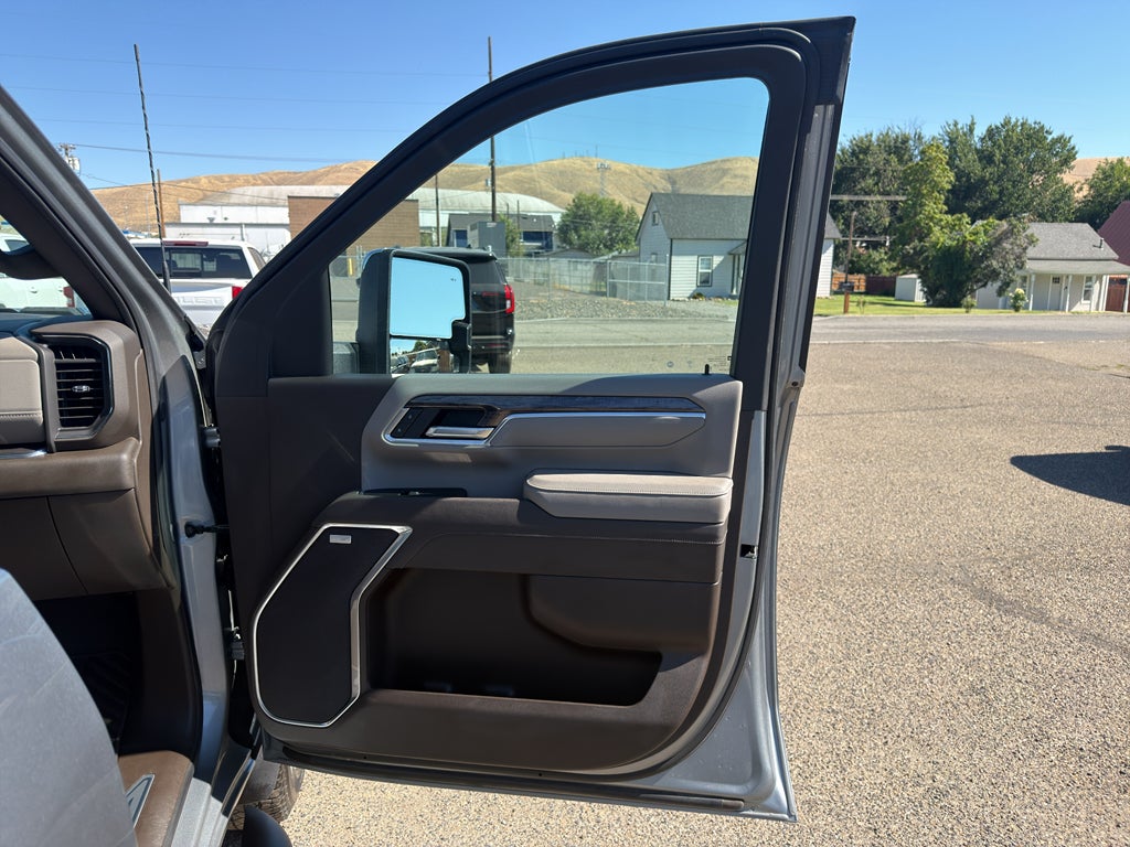 2025 Chevrolet Silverado LTZ