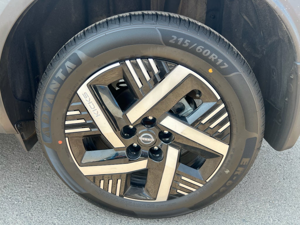 2025 Nissan Kicks SV